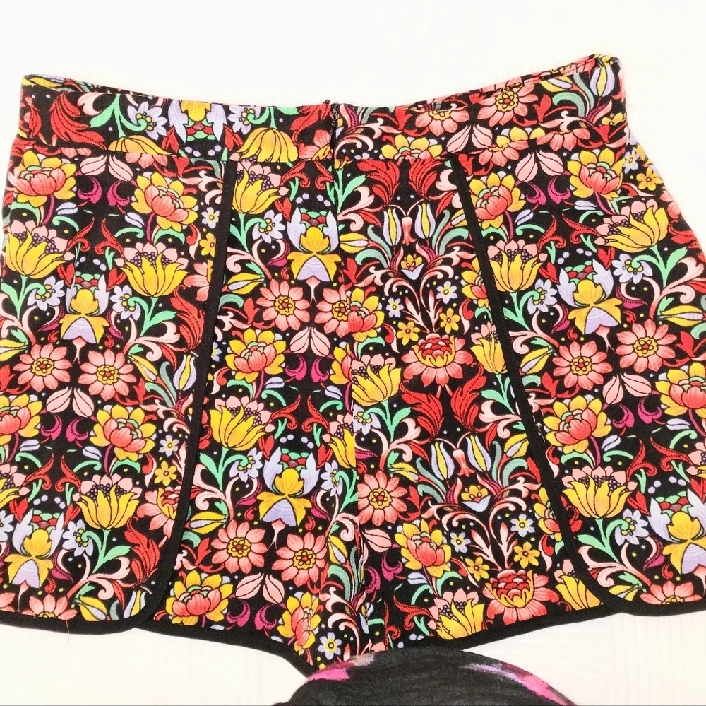 Floral Patterned Women's Skort Size Small - Picture 1 of 5